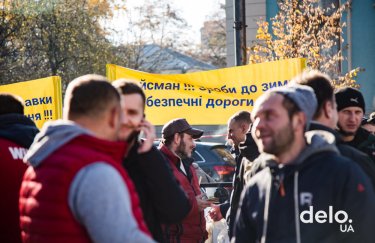 Массовый выезд за рубеж стал главной угрозой для Украины — соцопрос