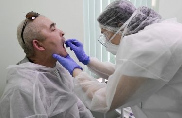 Взятие образца на коронавирус. Фото: РИА Новости