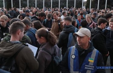 "Нет капитуляции": тысяча митингующих пикетировали Офис Президента (ФОТО)