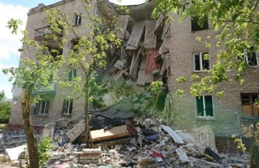 Щоб вийти на адмінкордон Луганської області, армія РФ артилерією знищує навколишні села
