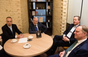 Зустріч Германа Галущенка та міністра закордонних справ Великої Британії Девіда Кемерона. Фото: Міненерго Британія виділила Україні 16 млн фунтів на реалізацію 13 інноваційних проєктів в енергетиці