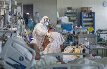 За прошедшие сутки в Украине госпитализировано с коронавирусом 2 тысячи 764 человека