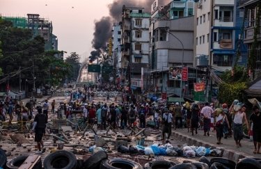 В Мьянме продолжаются протесты против военного переворота. Фото: Getty Images