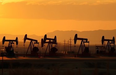Цены на нефть увеличиваются. / Freepik нефтяные вышки