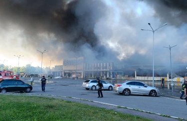 Фото: Харьковская ОВА Оккупанты ударили по строительному гипермаркету "Эпицентр" в Харькове: есть погибшие и раненые (ВИДЕО)