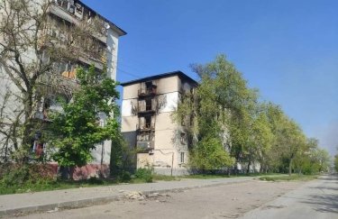 За добу окупанти зруйнували 12 багатоповерхівок у Сєвєродонецьку: є загиблі та поранені