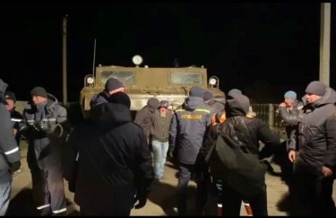 Эвакуация из острова Бирючий. Фото: ГСЧС Эвакуация из острова Бирючий. Фото: ГСЧС