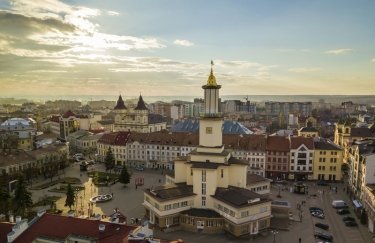 Луцьк та Івано-Франківськ увійшли в топ-5 найдорожчих міст за цінами на оренду квартир. Фото: freepik.com В Івано-Франківську дорожчають ціни на оренду житла