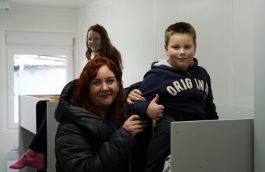 Модульный городок для лишенных жилья из-за войны открыли в еще одном пригороде Киева