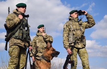 В Україні заборонили перебування в зоні 2 кілометрів від кордону з Білоруссю та РФ: вводять спецдозволи