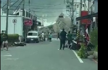 В Тайване произошло землетрясение: разрушены здания и мост (ВИДЕО)