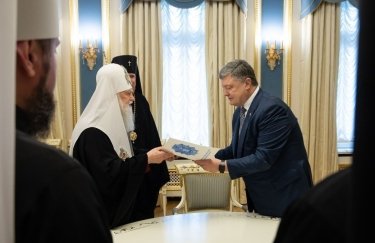 Патриарх Филарет передал Порошенко обращение к Варфоломею. Фото: сайт АП