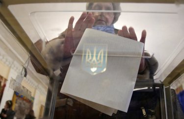"Голос" не проходит: КМИС обнародовал новый рейтинг партий перед выборами в Раду