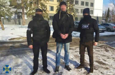 В Киеве задержали коллаборанта, который планировал сбежать от правосудия за границу под видом волонтера