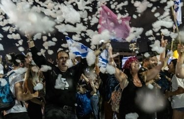 Тысячи человек праздновали смену правительства, 13 июня, Тель-Авив. Фото:Getty Images
