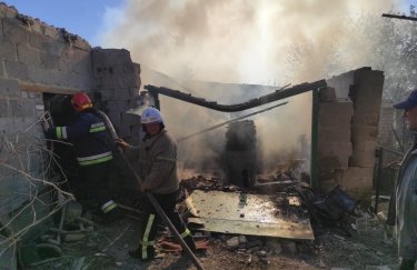 война в Украине, Донецкая область, горит дом, спасатели, тушат дом