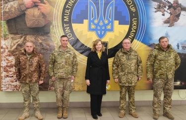 Кристина Квин (в центре). Фото: Посольство США в Украине
