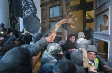 60 нацгвардейцев пострадали в столкновениях около Октябрьского