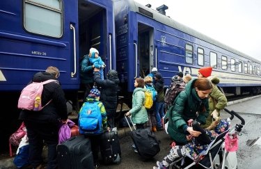 "Укрзализныця" возвращает платный проезд неэвакуационными поездами и заграничными рейсами