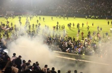 В Индонезии 129 человек погибли из-за беспорядков на футбольном стадионе
