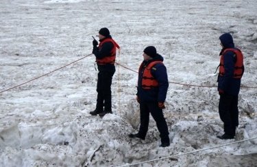 В Киевской области ночью снова будут подрывать лед на Десне