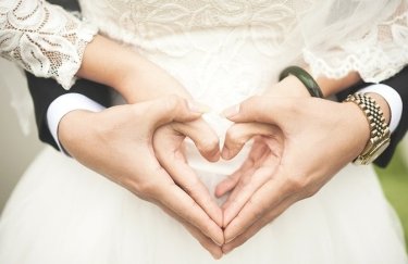 Українці менше одружувалися та частіше розлучалися у 2023 році
