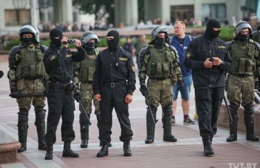Силовики на площади Независимости в Минске, 27 августа. Фото: TYT.by