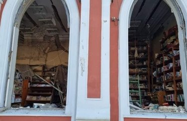 Россияне уничтожили в Украине около 100 библиотек