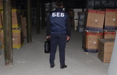 БЕБ провело під Одесою нові обшуки у справі про виробництво контрафактної парфумерії: що знайшли (ФОТО)