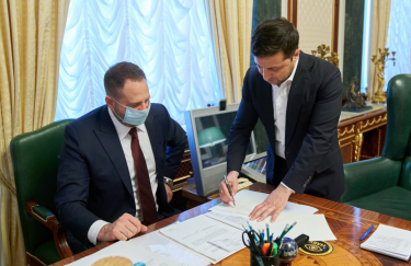 Андрей Ермак (слева) и Владимир Зеленский (справа). Фото: пресс-служба президента