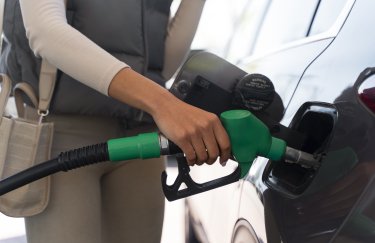 Актуальні ціни на пальне 24 квітня 2025 року / Depositphotos азс, бензин