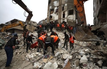 Число жертв землетрясения в Турции и Сирии превысило 4 тысячи человек