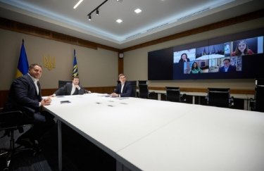 Видеоконференция с менеджментом Facebook. Фото: Офис президента Украины