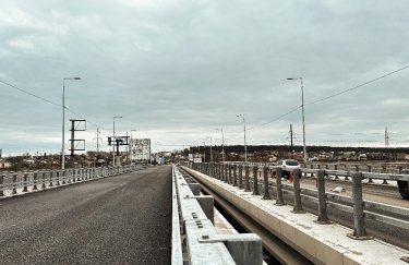 Рух відбудованим мостом через річку Ірпінь між Києвом та Гостомелем повністю відновлено (ФОТО)