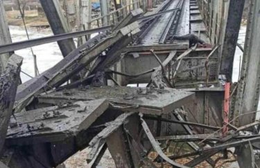 "Укрзалізниця" почала відновлювати залізничний міст у Київській області. Закінчити планують до 8 травня