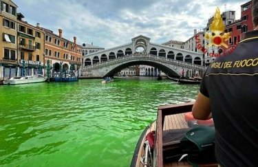 Вода в каналах Венеции стала зелёной: в чем причина (ВИДЕО)
