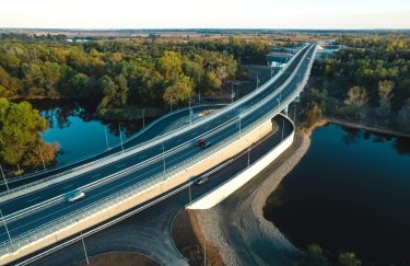 Найбільший інфраструктурний проєкт. Завершено будівництво мостового комплексу на Десні (ФОТО)