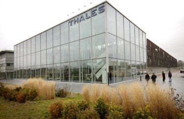 Скандал с французским Thales: компания пообещала уйти с российского рынка