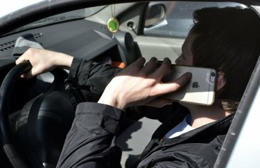 В Британии разговоры по телефону за рулем хотят приравнять к пьяной езде
