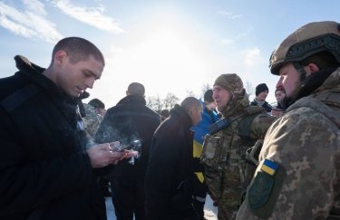 Україна повернула додому 207 військовополонених (ФОТО)