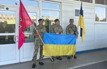 Українські військові, звільнення, прапори