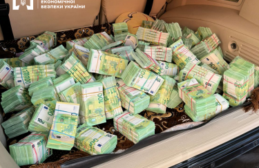 У бухгалтерки компанії, яка постачала продукти для Міноборони, знайшли 4,7 млн євро готівки (ФОТО)