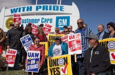 В США уже три недели бастуют почти 50 тысяч рабочих General Motors (ФОТО)