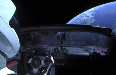 Фанат Space X создал сайт, который показывает местонахождение Tesla Roadster в космосе