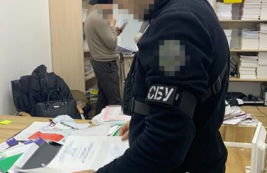 Помогали россиянам "трудоустроиться" в странах ЕС: в Киеве разоблачили масштабную схему продажи поддельных документов