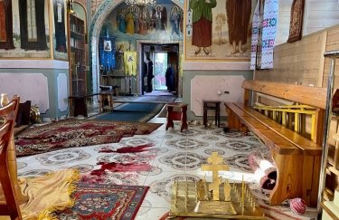 Фото: УПЦ В Виннице неизвестный порезал горло священнику УПЦ: нападавшего задержали со стрельбой