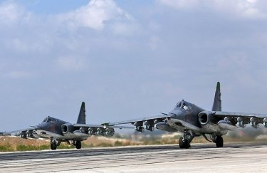 В Сирии обстреляли авиабазу, где могли находиться российские Су-25. РФ обвиняет Израиль