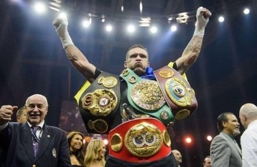 Боксер Усик отказался от пояса WBA и боя с россиянином из-за перехода в супертяжелый вес