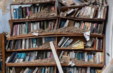 книги, бібліотека, книжки, зруйнована бібліотека, полиця з книгами