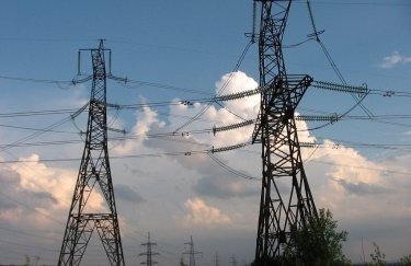 Импорт электроэнергии из России наносит убытки украинским энергокомпаниям — СМИ
